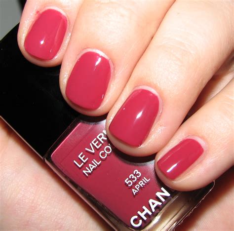 Chanel APRIL 533 Le Vernis Nail Colour Swatches and Review